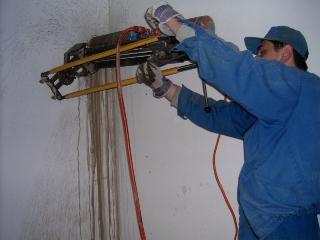 oldalfal f&uacute;r&aacute;s